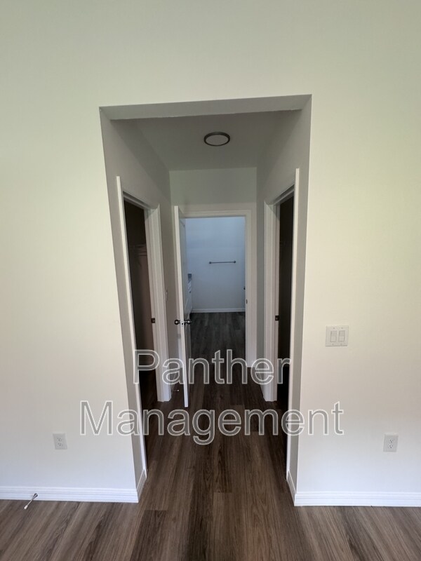 Building Photo - 966 Hood Ave NW