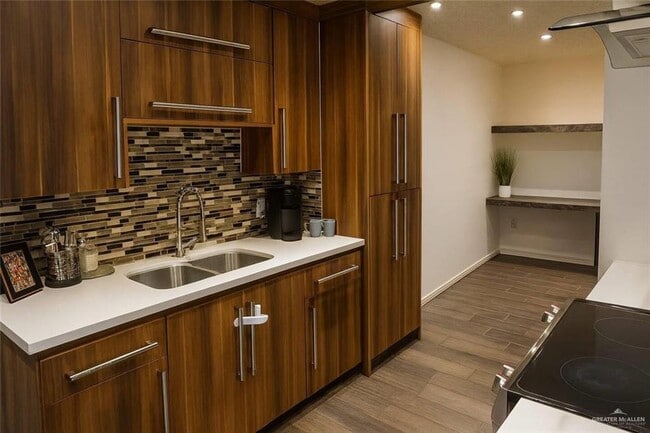 Building Photo - 17 Highland Park Ave