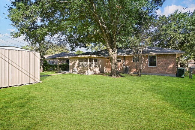 Building Photo - 4413 W 43rd St