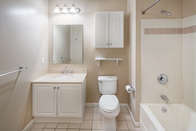 Building Photo - 1 Cityview Ln