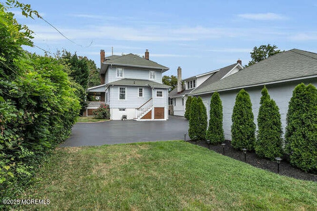 Building Photo - 137 E Bergen Pl