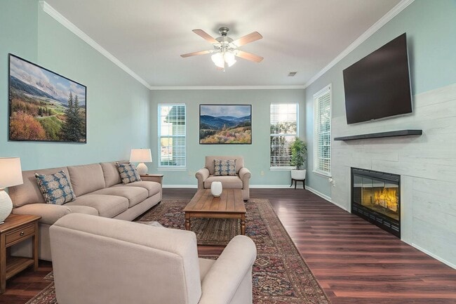 Building Photo - Your Modern West Ashley Retreat!