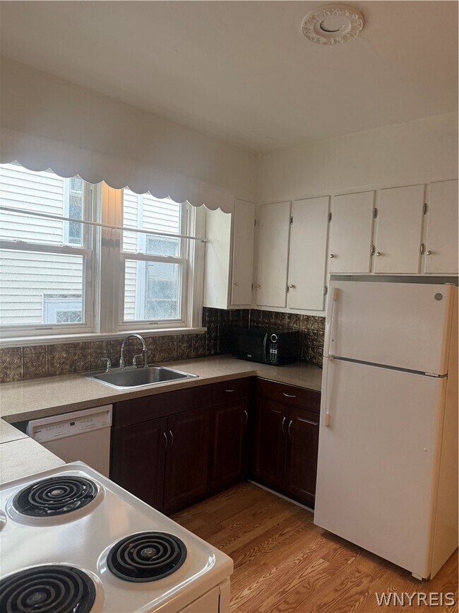 Building Photo - 37 Inwood Pl