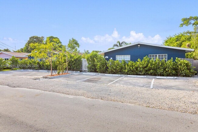 Building Photo - 811 Tequesta St