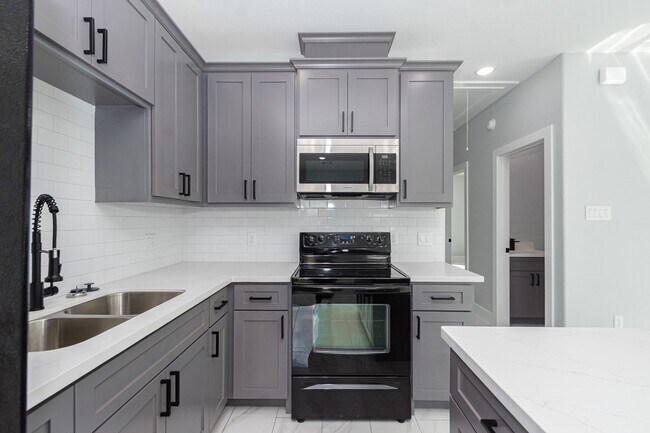 Building Photo - 6513 Avenue C