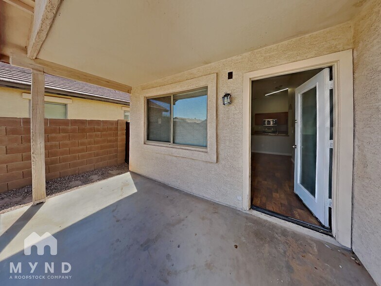 Building Photo - 40768 W Sanders Way