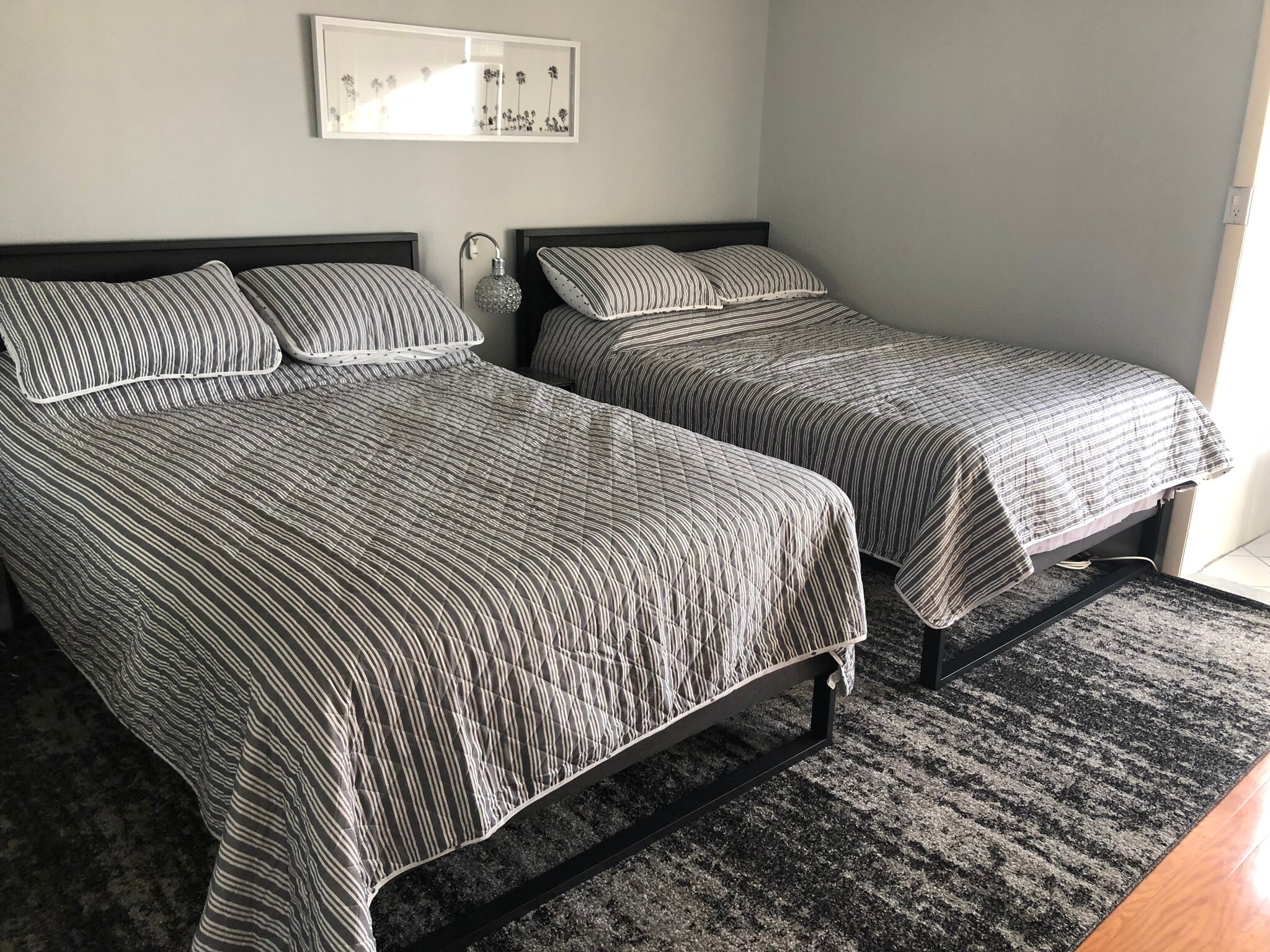 Building Photo - 1055 W Peppertree Dr