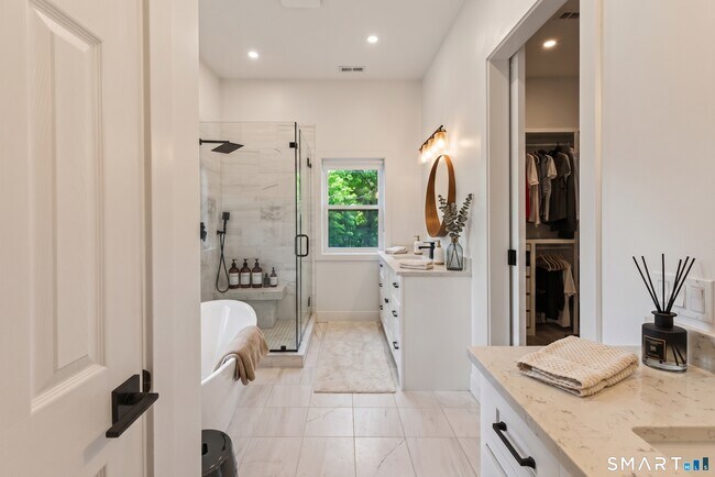 Building Photo - 6 Abbotts Ln
