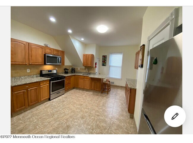 Building Photo - 95 Cooper Ave