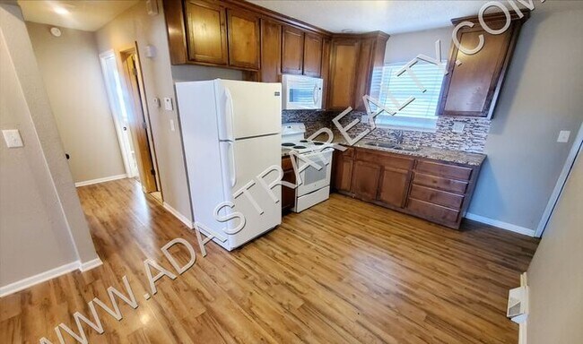 Building Photo - Nicely updated duplex near Kansas City schools-Available NOW!!