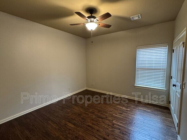 Building Photo - 2016 E 135th St S