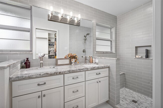 Building Photo - 4014 Tilson Ln