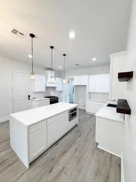 Building Photo - 2240 Caroline St