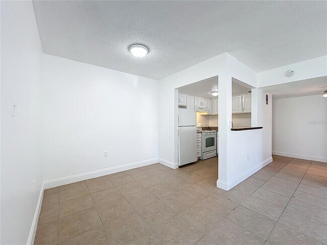 Building Photo - 2569 N Alafaya Trail