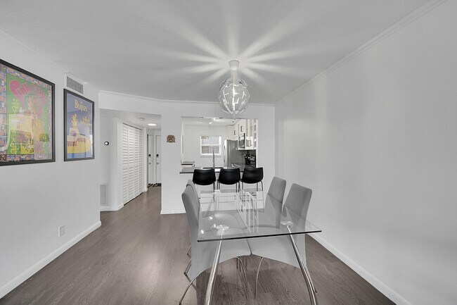 Building Photo - 2920 SW 22nd Ave