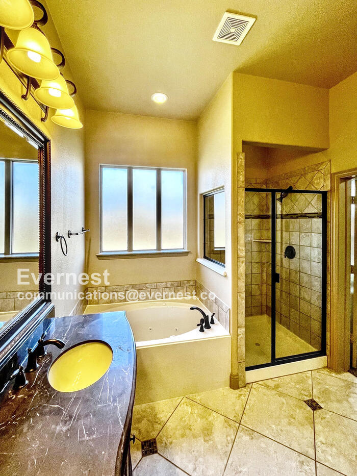 Building Photo - 16709 Stillhouse Hollow Ct