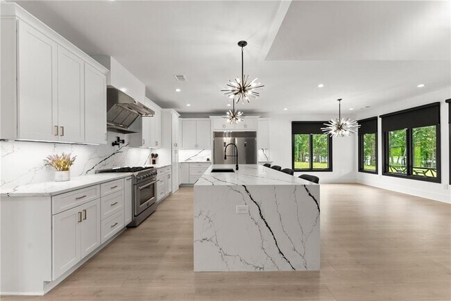 Building Photo - 151 S Pointe Dr