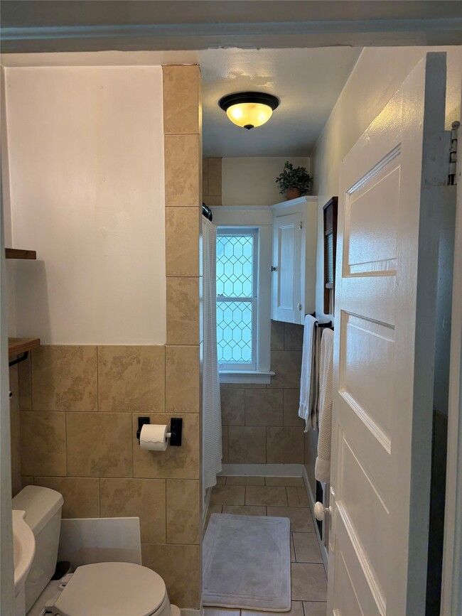 Building Photo - 52 Vine St