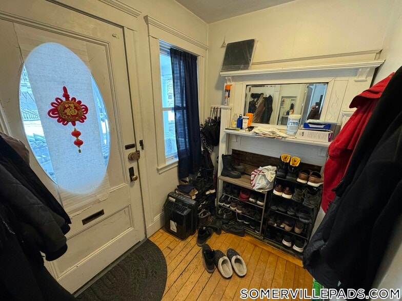 Building Photo - 11 Burnham St