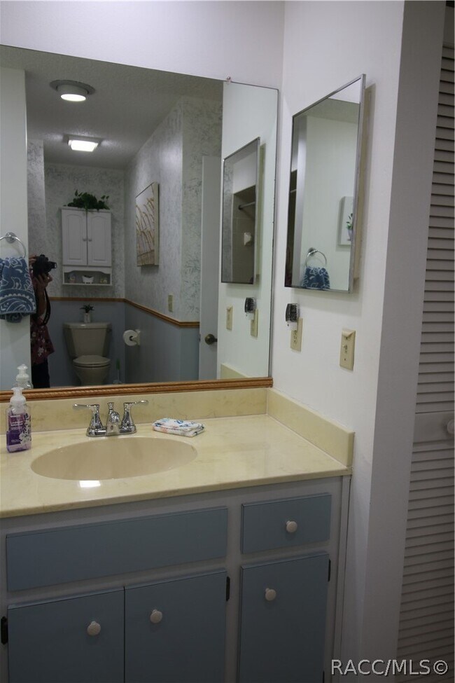 Building Photo - 3316 S Liverpool Point