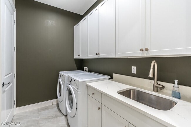 Building Photo - 16394 Corsica Way