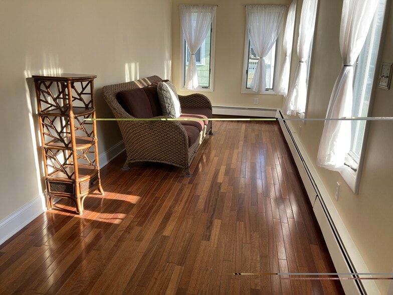 Building Photo - 218 Evergreen Ave