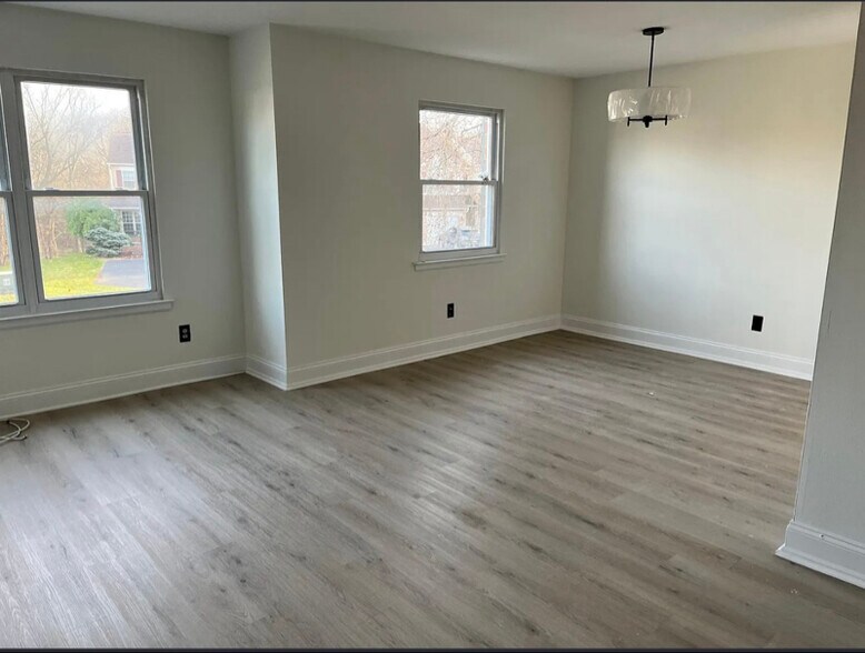 Building Photo - 317 Birch Dr