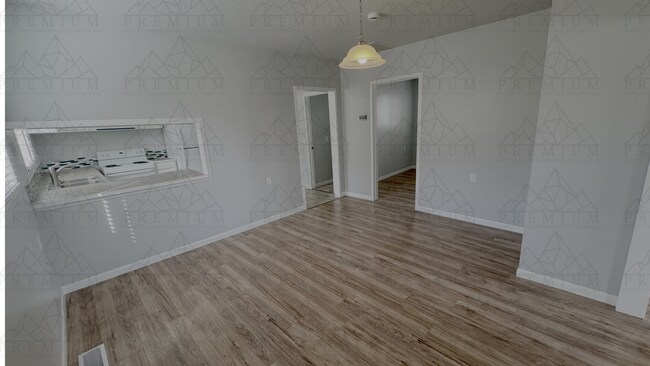 Building Photo - Updated 3 bed / 1 bath