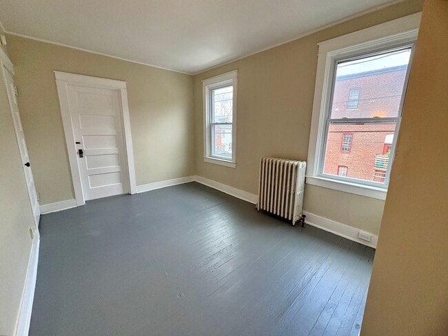 Building Photo - 2 Bedroom 1 Bathroom in Lancaster City!