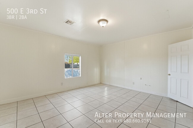 Building Photo - 500 E 3rd St