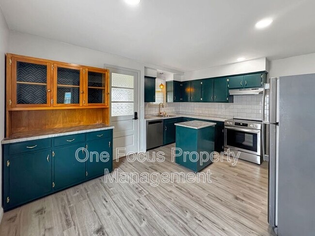 Building Photo - 2638 W 4th St