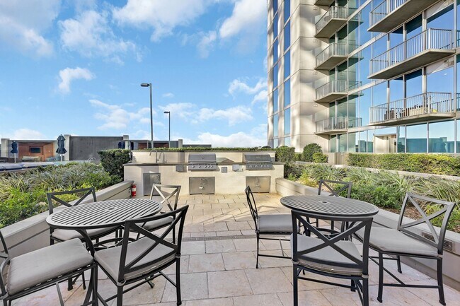 Building Photo - 5925 Almeda Rd