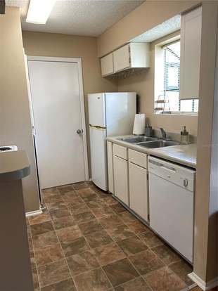 Building Photo - 8756 Mallard Reserve Dr