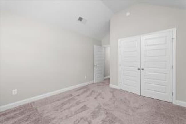 Building Photo - 1005 Linsmore Ave