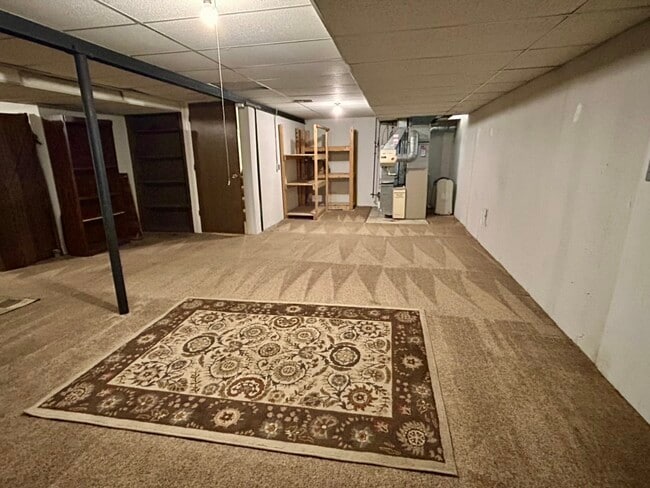 Building Photo - 3069 Lindenwood Dr