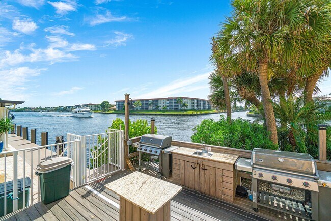 Building Photo - 1160 Hillsboro Mile