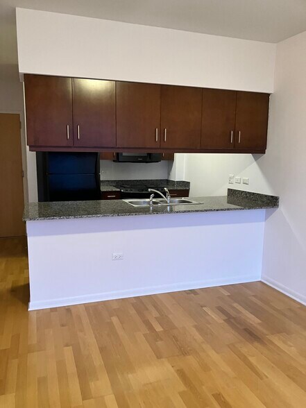 Building Photo - 1740 Oak Ave
