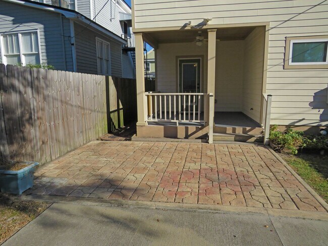 Building Photo - AVAILABLE SEPTEMBER, 2023