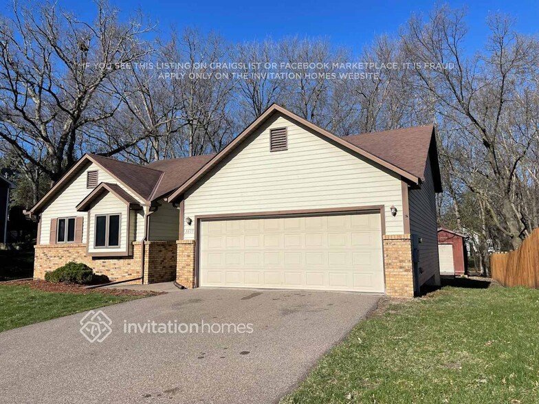 Building Photo - 1609 Lakewood Dr N