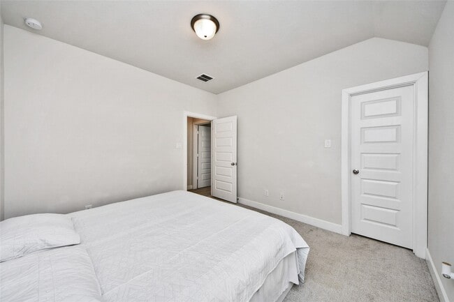 Building Photo - 7030 House Wren Ct