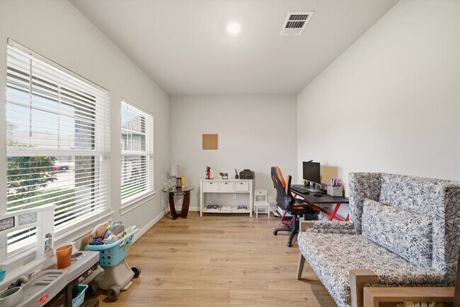 Building Photo - 21419 Waldenburg Pl