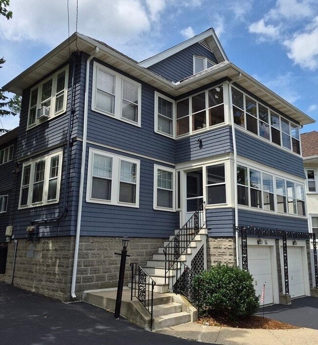 Building Photo - 14 Wildwood Ave