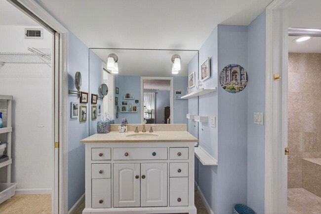 Building Photo - 300 N Hwy A1A