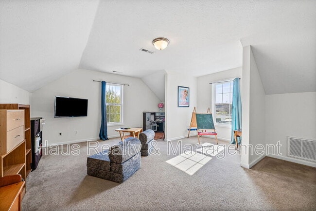 Building Photo - 674 Superior Ln