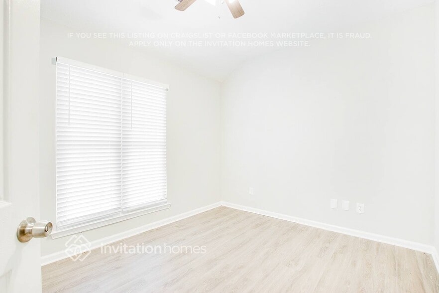 Building Photo - 883 Columbia Ct