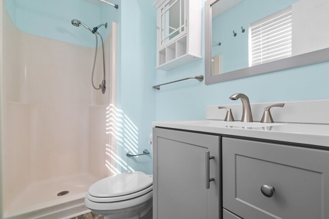 Building Photo - Charming 3BR with Fenced Yard