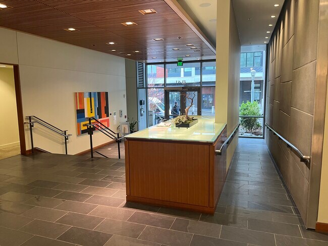 Building Photo - 841 S Gaines St