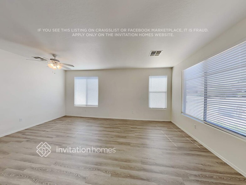 Building Photo - 2103 E La Costa Dr