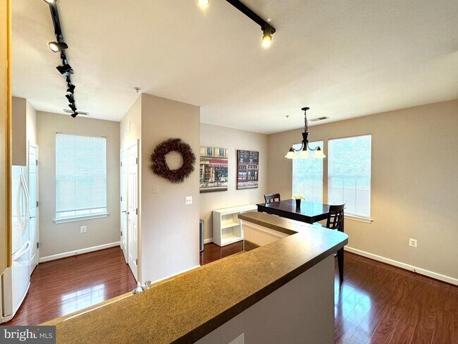 Building Photo - 42435 Hollyhock Terrace