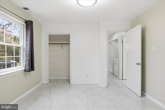 Building Photo - 3454 Tamarack Ct